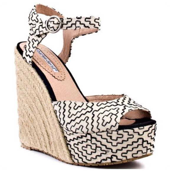 Charles David Shoes - 🔥SALE🔥 Charles David Black & White Wedge Sandal
